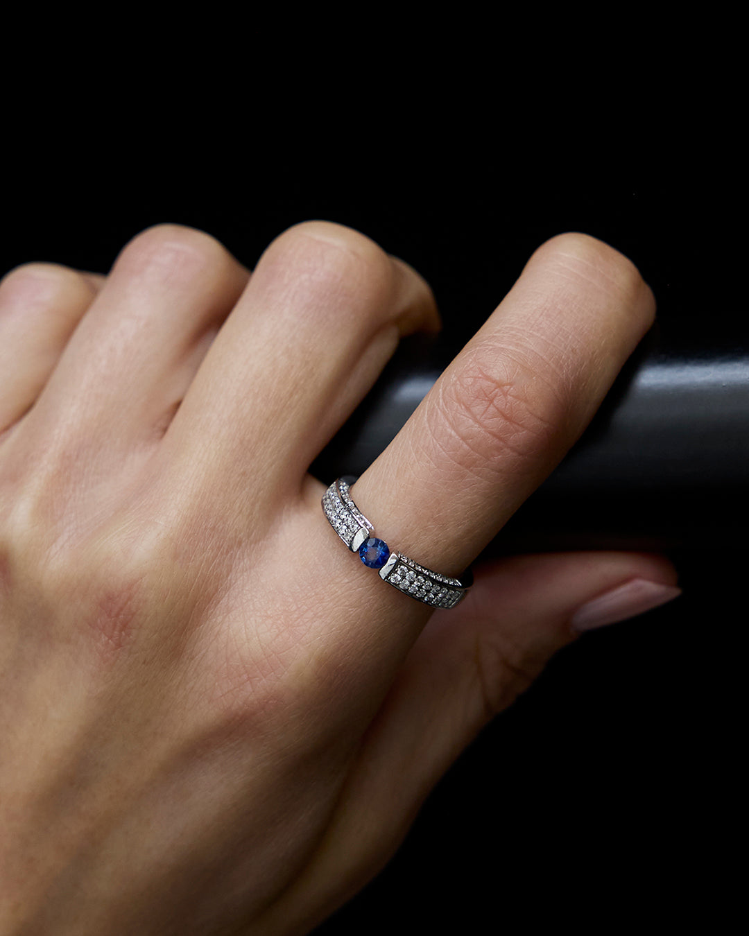 BLEU SAPPHIRE DIAMOND RING