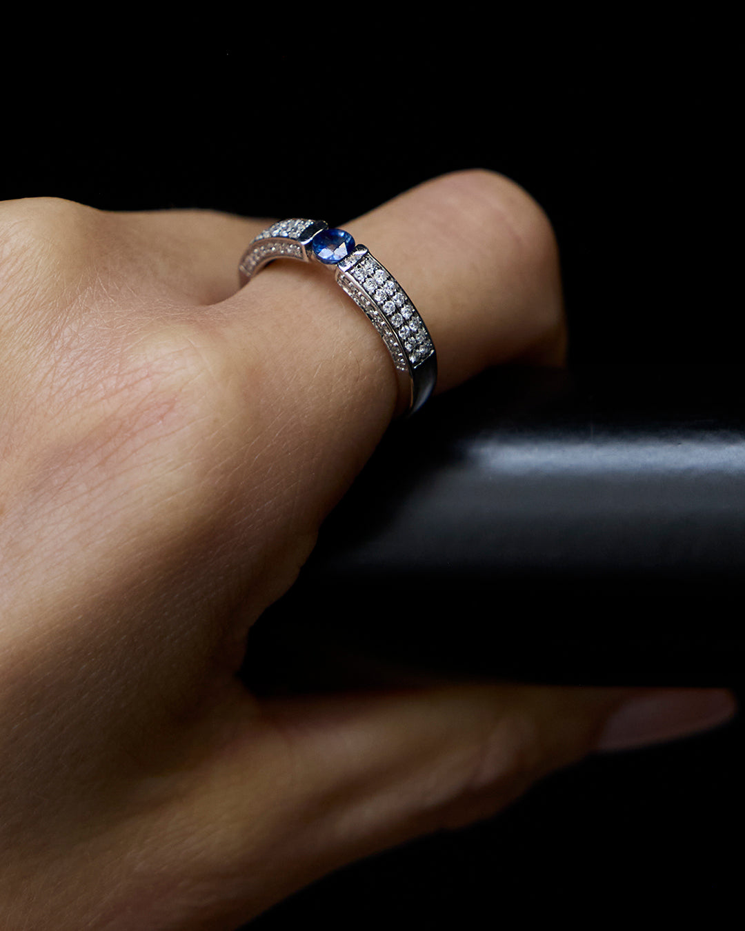 BLEU SAPPHIRE DIAMOND RING