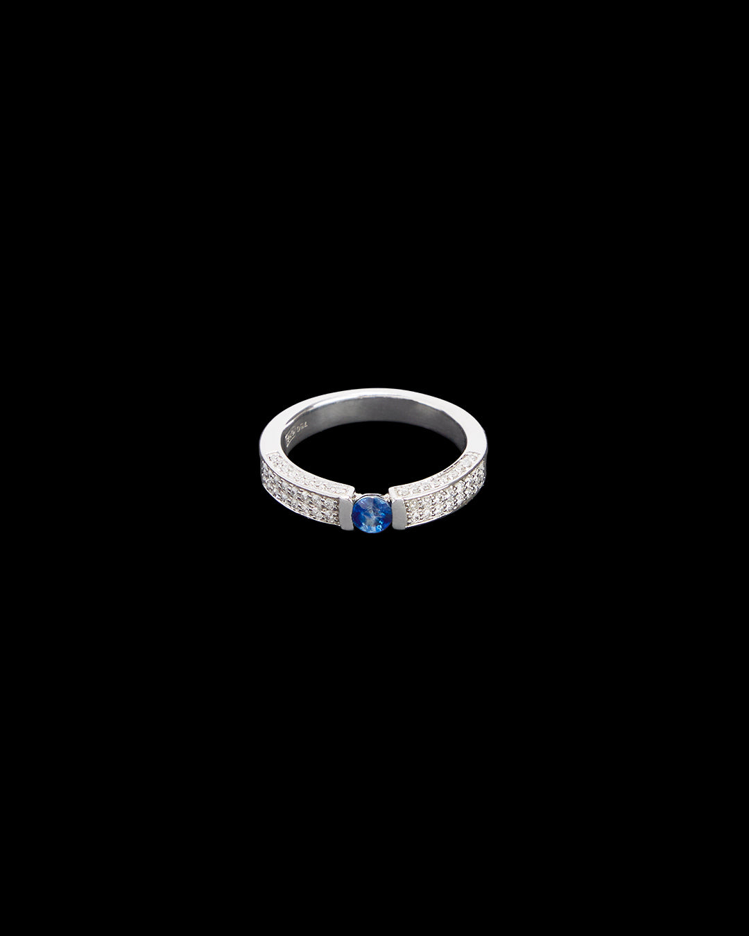 BLEU SAPPHIRE DIAMOND RING