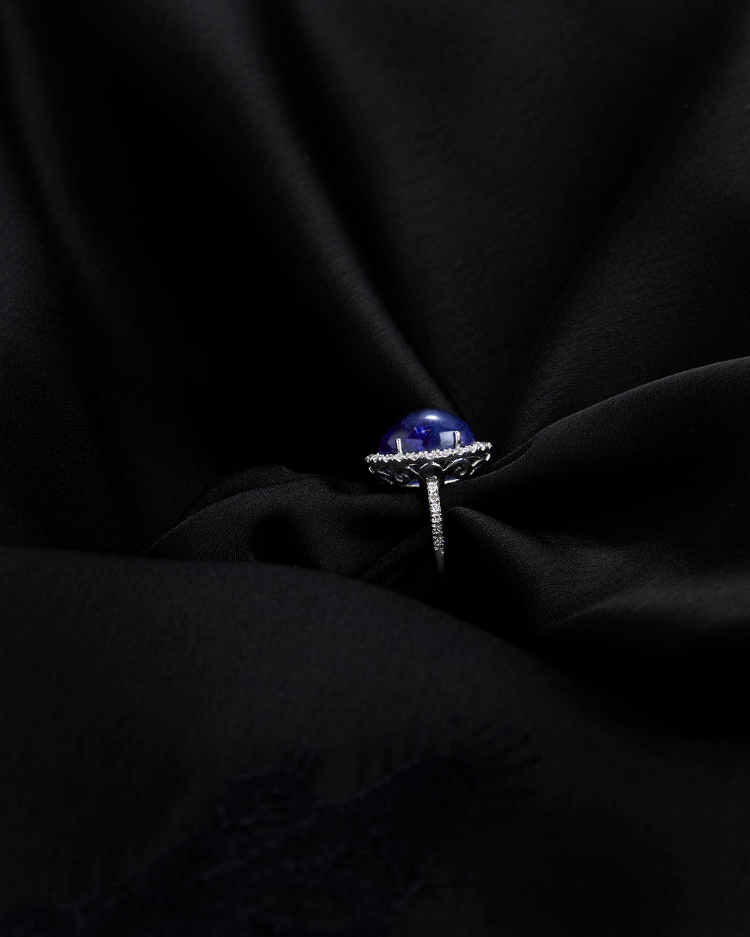 AZURA SAPPHIRE DIAMOND RING