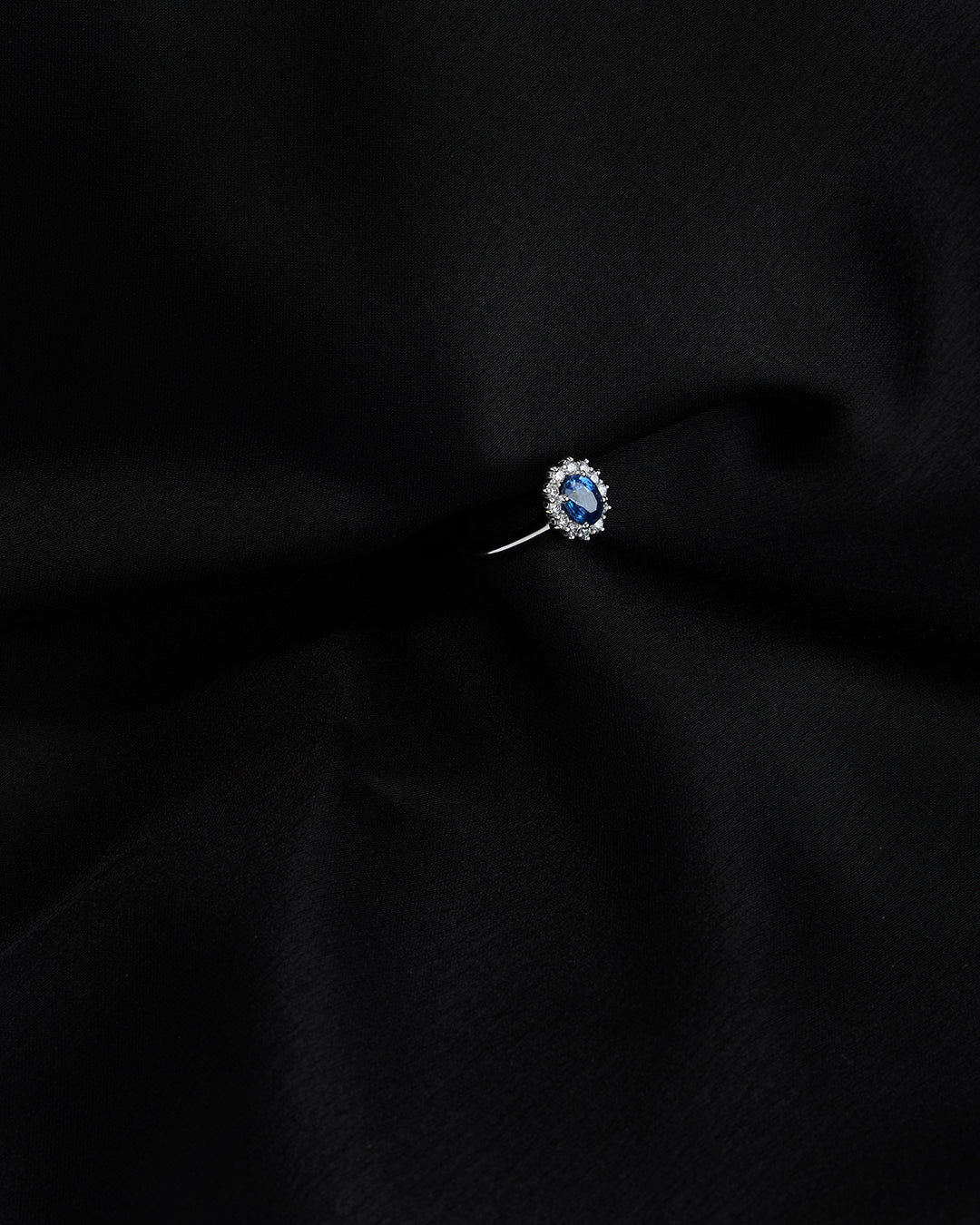 AZURELL SAPPHIRE DIAMOND RING