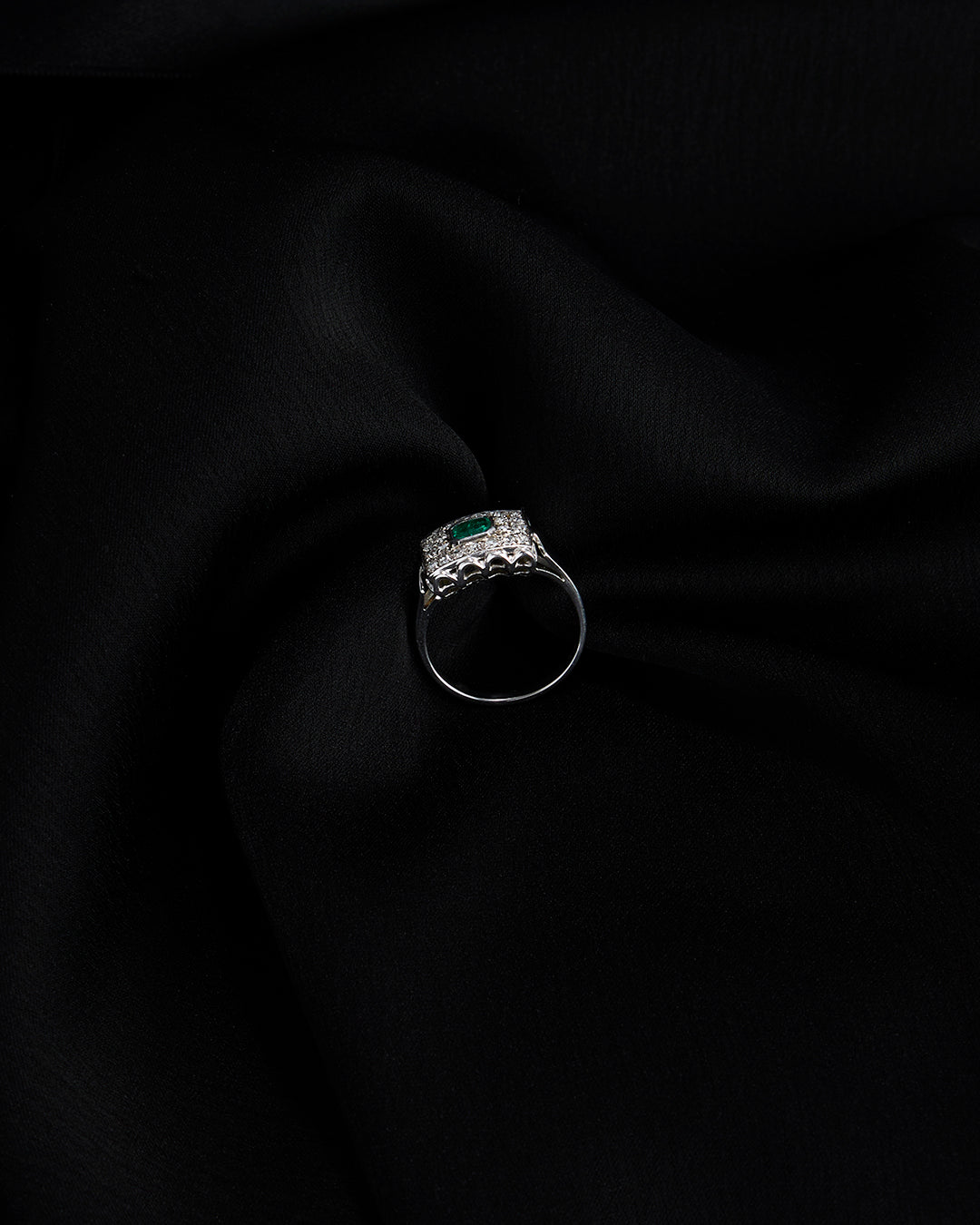 Emerald Icon Diamond & Emerald Ring 4.9 g 18K White Gold