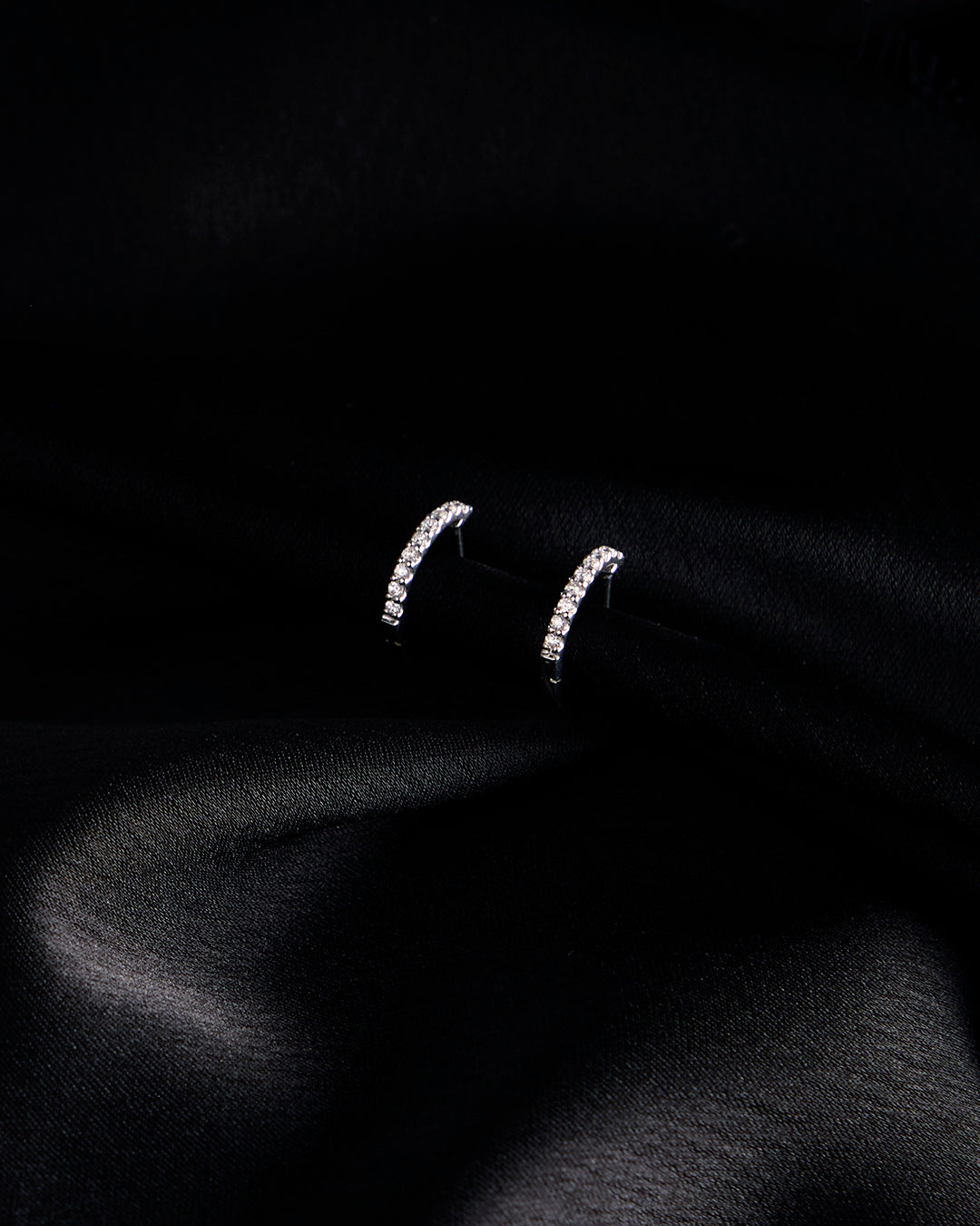 Éline Petite Diamond Hoop Earrings