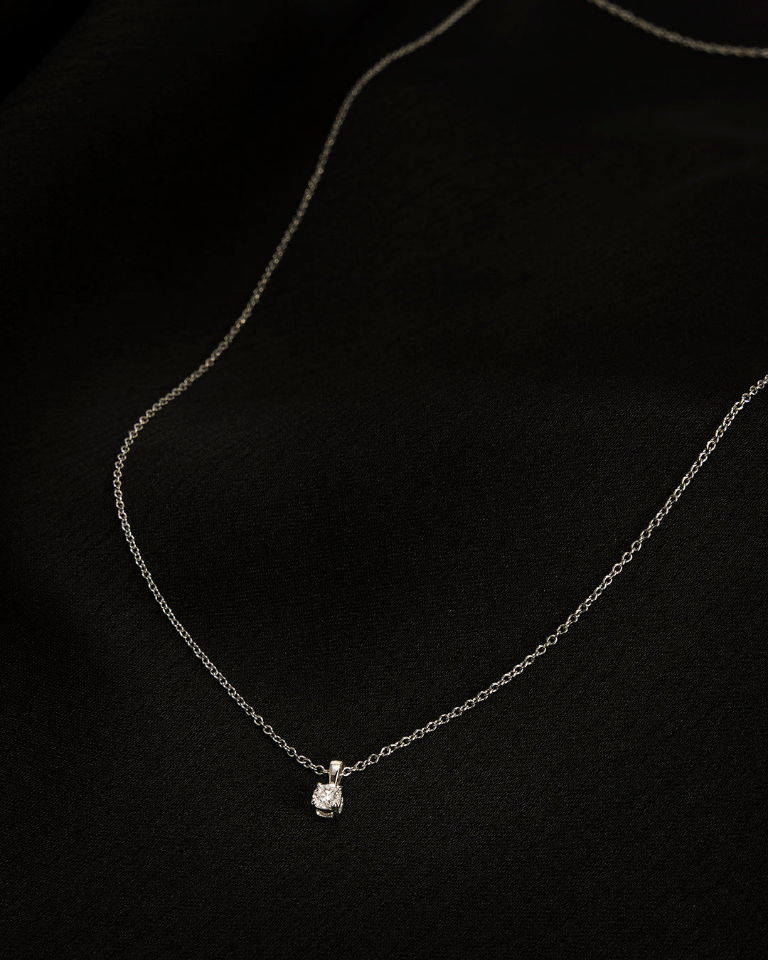 Lunette Diamond Pendant Necklace 1.63 g 18K White Gold
