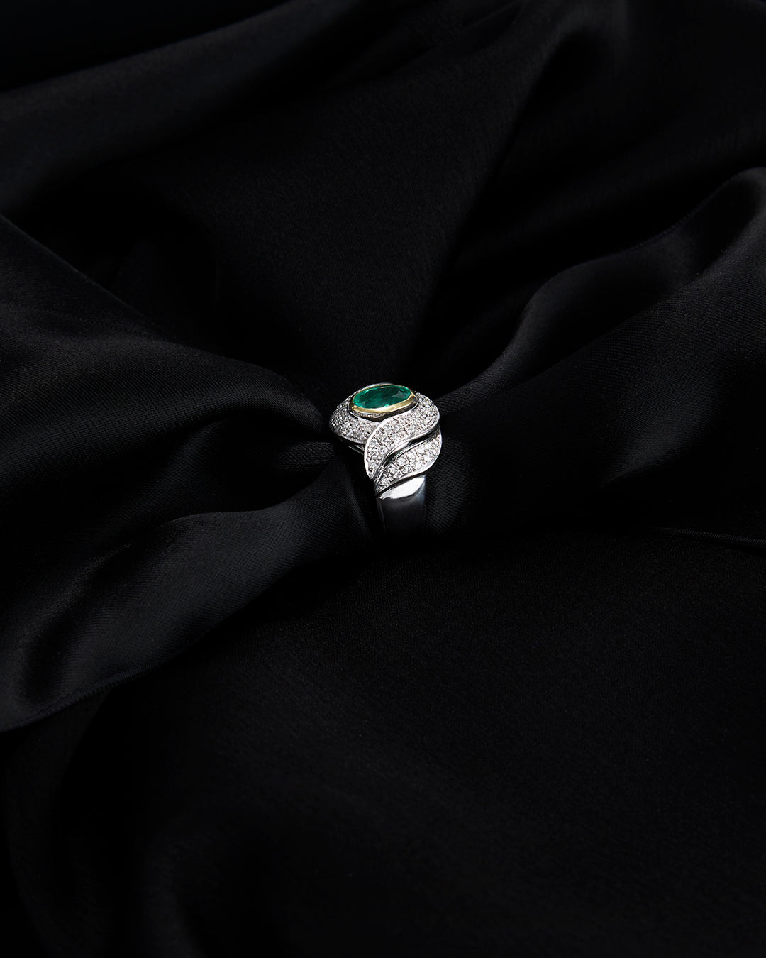 Maison Verde Diamond & Emerald Ring 13.4 g 18K White Gold