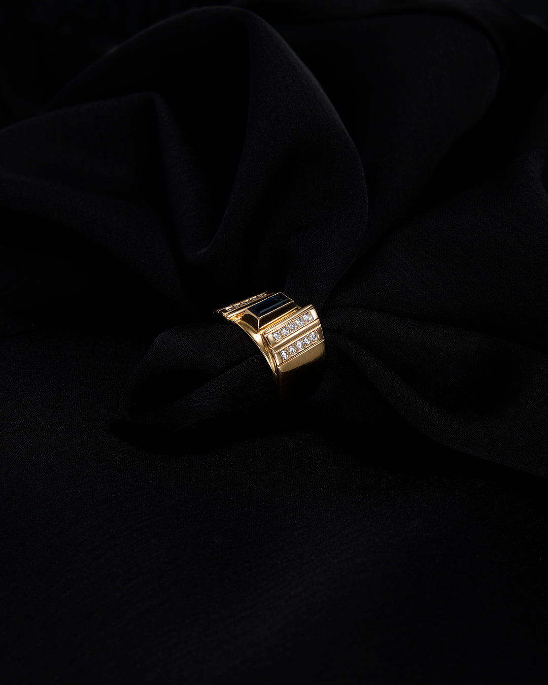 Noir Sapphire 11.4 g 18K Gold