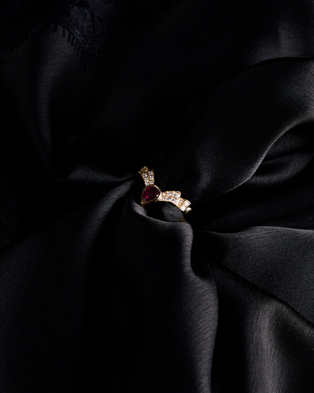 Rubis Ètoile Vintage Ring