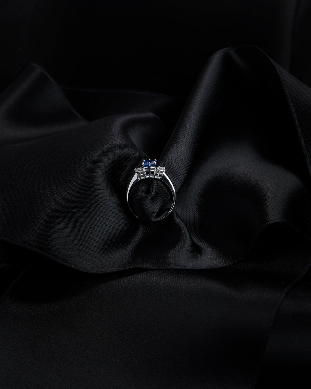 ELISE SAPPHIRE DIAMOND RING